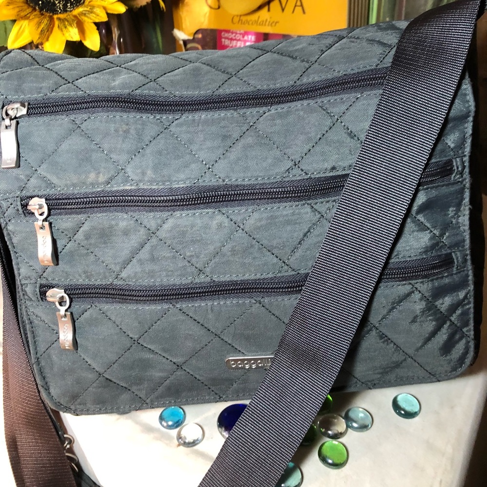 Baggallini Crossbody Bag - Picture 3 of 8